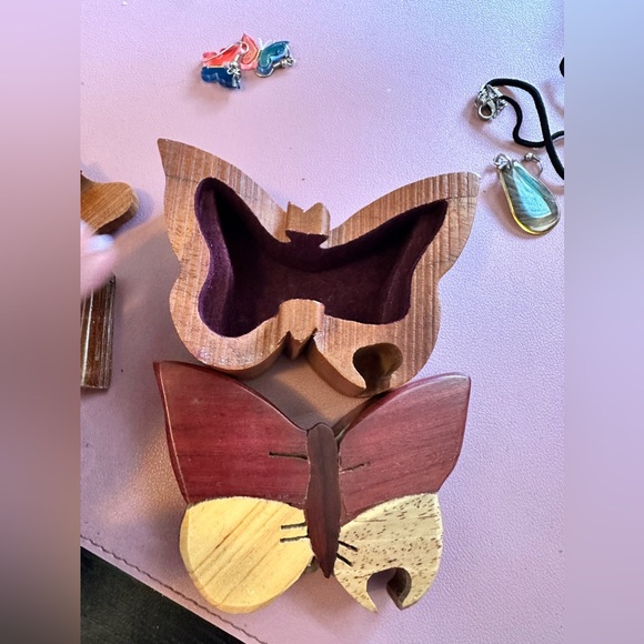 Wooden Butterfly Jewelry Box - Puzzle Form, with necklace & 2 pairs of earrings - Picture 10 of 10